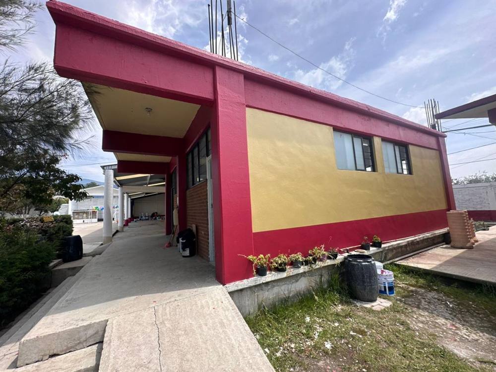 Fachada terminada en plantel de secundaria