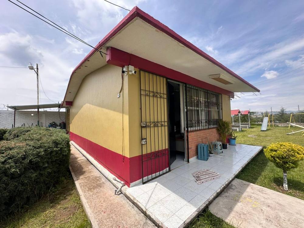 Edificio de aulas con acabado en esmalte