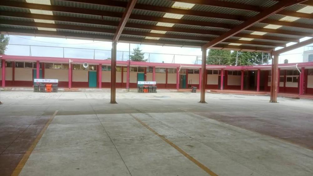Plaza cívica techada